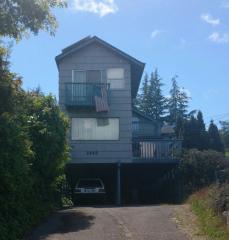 2845 Golden Dr, Seattle, WA 98117-2628