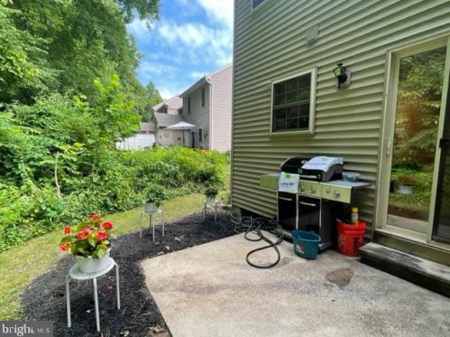 38 Deep Hollow Ln, Lancaster PA  17603-7420 exterior