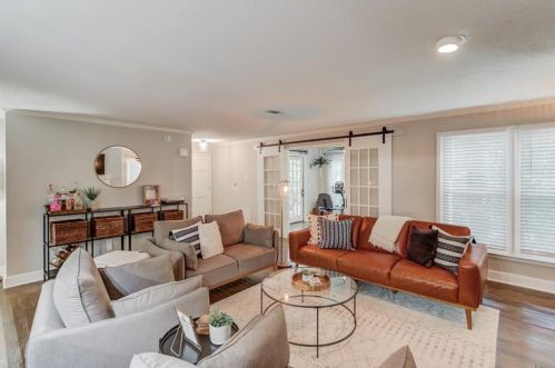 1000 Camden Ct, Atlanta GA  30327-4276 exterior
