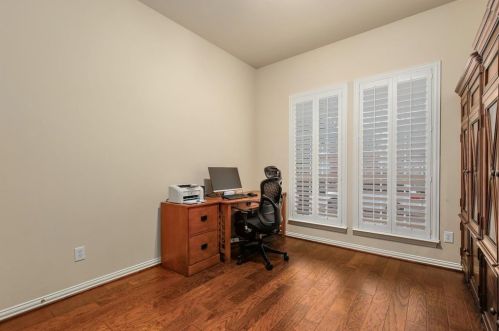 1742 Auburn Dr, Carrollton TX 75007-1452 exterior