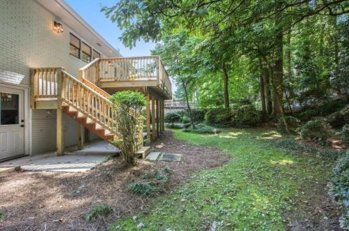 5730 Kayron Dr, Atlanta GA  30328-5120 exterior