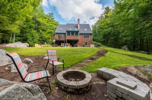 518 Old Main St, New London, NH 03257-6059