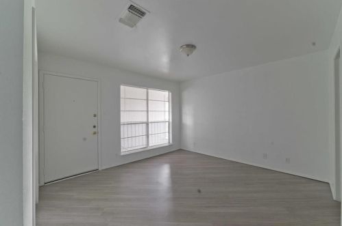 320 4th St, Fort Worth, TX 76102-7357