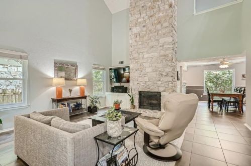 6555 Fair Vly Trl, Austin TX  78749-1266 exterior