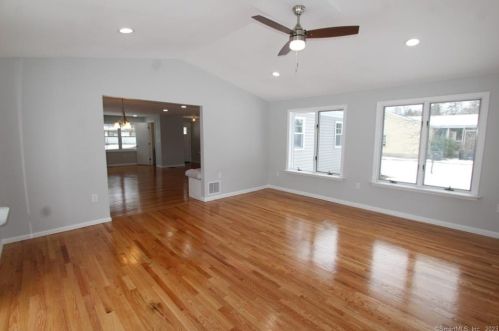 41 Mcgrath Rd, Wapping CT  06074-1116 exterior