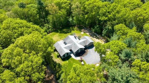 42 Old North Rd, Coventry, RI 02816-4435