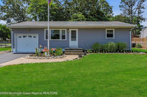 313 Lawrence Dr, Lacey Township, NJ 08734-2431