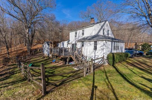 7 Cheshire Rd, Wallingford CT  06492-3023 exterior