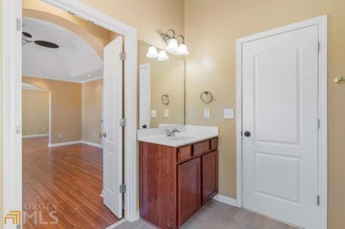 5665 Baffin Rd, Atlanta GA  30349-7051 exterior