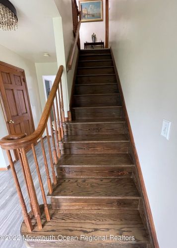 95 Oak Hill Rd, Middletown NJ 07748 exterior