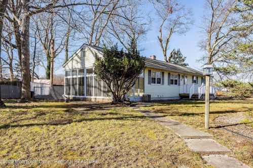 32 Park Ave, Berkeley Township, NJ 08721-1932