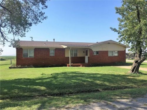 1214 7th St, Lone Wolf, OK 73655-9726