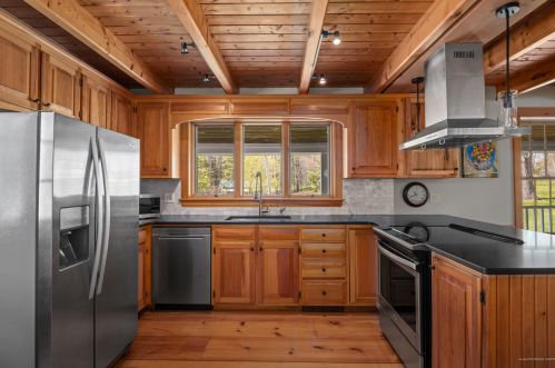 2 Youngs Ln, Freeport ME  04032-6261 exterior