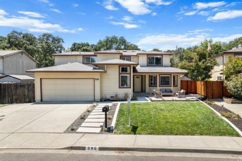 590 Dunsmuir St, Vacaville, CA 95688-2501
