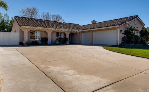 19 Trinity St, Oceanside, CA 92057-6013