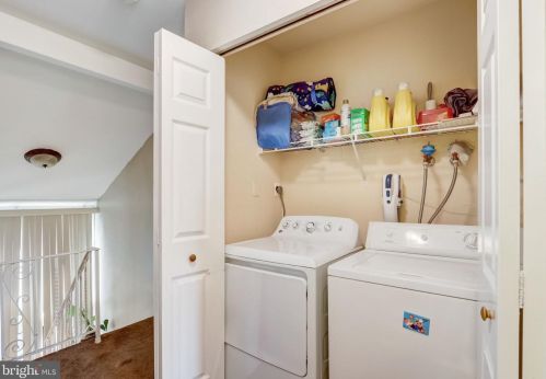 4 Crawford Ct, Trenton NJ  08690-3618 exterior