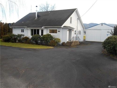 52 Sunny Sands Rd, Puget Island, WA 98612-9708