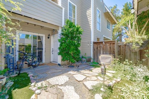 3094 Woods Cir, Davis, CA 95616-2681