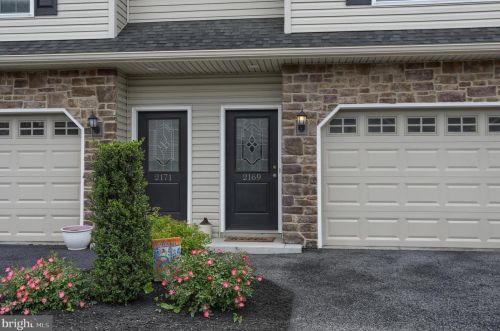 2169 Versailles Dr, Harrisburg, PA 17112