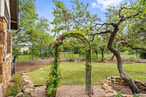 17117 Flagler Dr, Austin TX  78738-7610 exterior