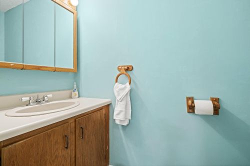 407 Elmwood Dr, Hudson NH  03051-3242 exterior