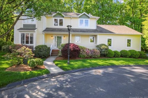 11 Cannon Brook Ln, Norwalk CT  06851-3835 exterior