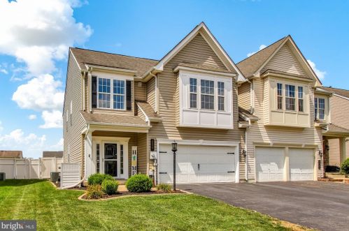 2527 Village Rd, York, PA 17315-7800