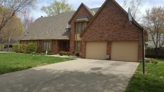 11203 Rosewood St, Shawnee Mission, KS 66211-1765