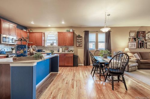 25057 Canal Pl, Aurora CO 80018-1627 exterior