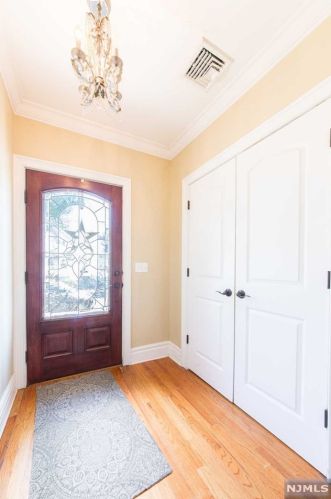 91 New St, Nutley, NJ 07110-1601
