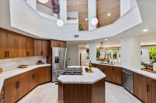 177 Peralta Hills Dr, Anaheim, CA 92807-3424