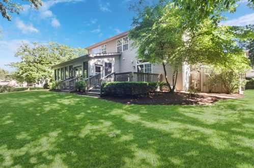 6384 Lockwood Ln, Gurnee, IL 60031-5697