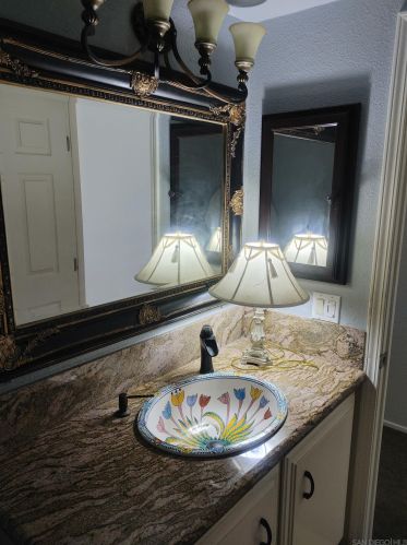 534 Rolling Hl Rd, Vista CA 92081-7513 exterior