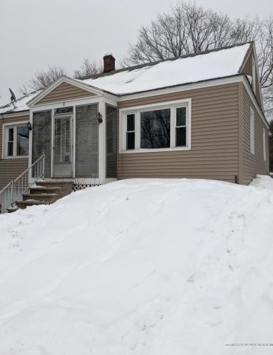 8 Noble St, Lewiston, ME 04240-5641