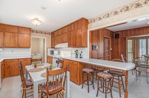 1386 Moores Mill Rd, Atlanta GA  30327-1432 exterior