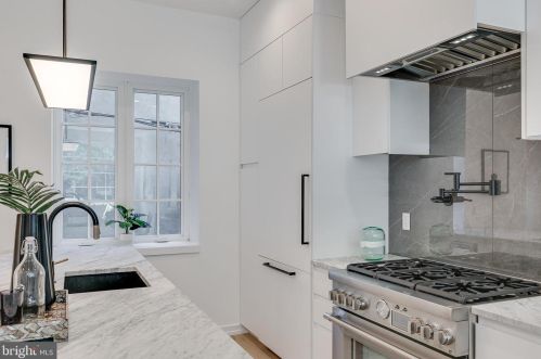 526 24th St, Philadelphia PA  19146-1054 exterior