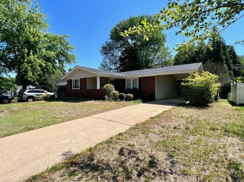 2302 Wesford Dr, Hazelwood, MO 63043-4116