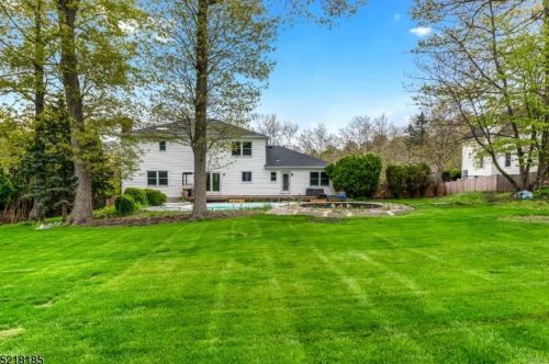 8 Mariner Dr, Dover, NJ 07869-1252