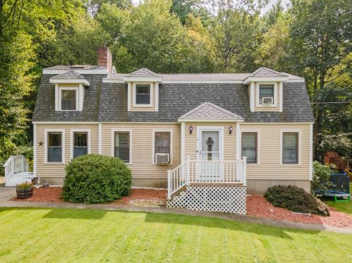 4 Independence Ave, Derry, NH 03038-4364