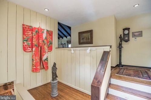 221 Elm Ave, Tavistock NJ 08033-2538 exterior