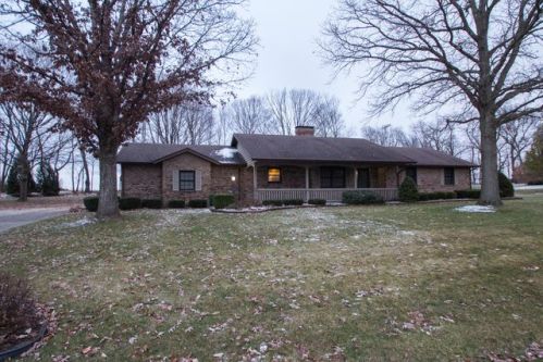 25 Woodland Hills Dr, Bismarck, IL 61814-5055