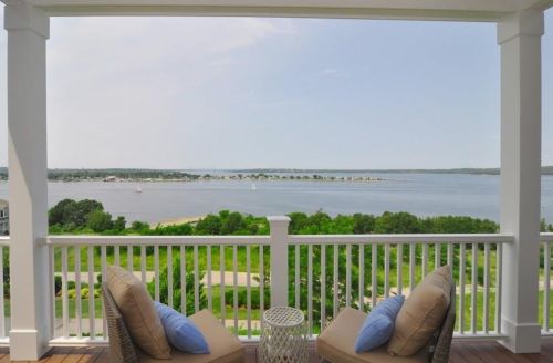 171 Leeshore Ln, Tiverton, RI 02878-4269