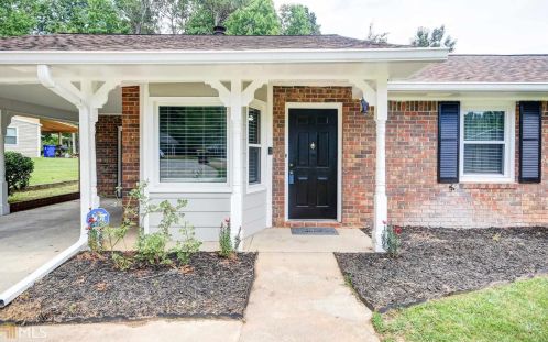 8 Silverwood Dr, Newnan, GA 30265-1107