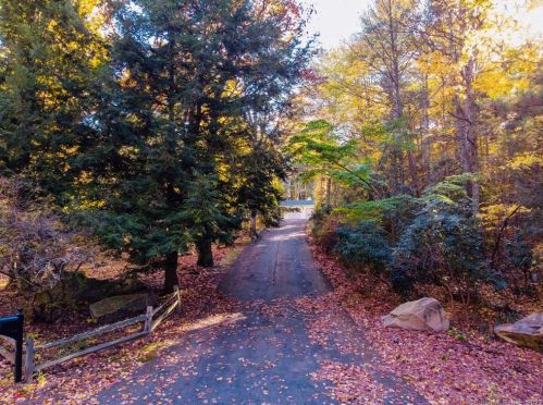 16 Mashentuck Rd, Killingly CT  06239-2221 exterior