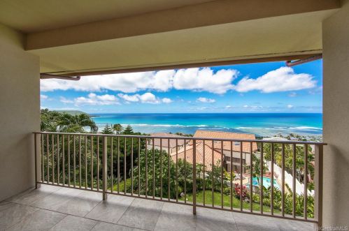 445 Maono Loop, Honolulu HI  96821-2526 exterior