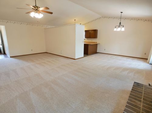14 Dawnridge Dr, Hazelwood, MO 63042-2673