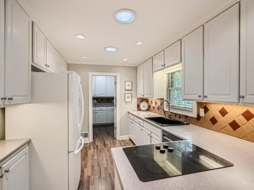 2269 Echo Hl Cir, Atlanta GA  30345-1902 exterior