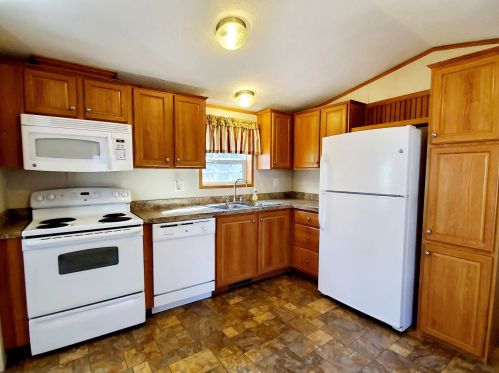 12 Sullivan Dr, Allenstown, NH 03275-2206