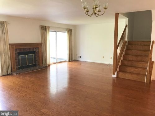 21 Colebrook Ct, Princeton NJ  08540-7050 exterior