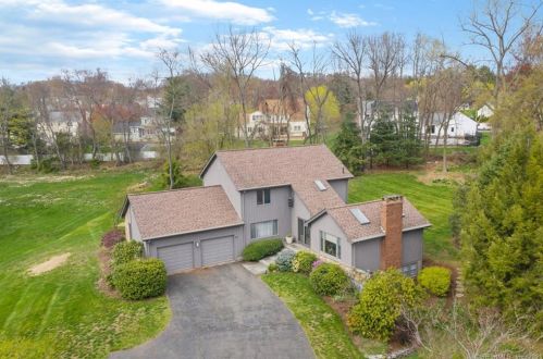 81 Bayberry Trl, Wapping, CT 06074-3810